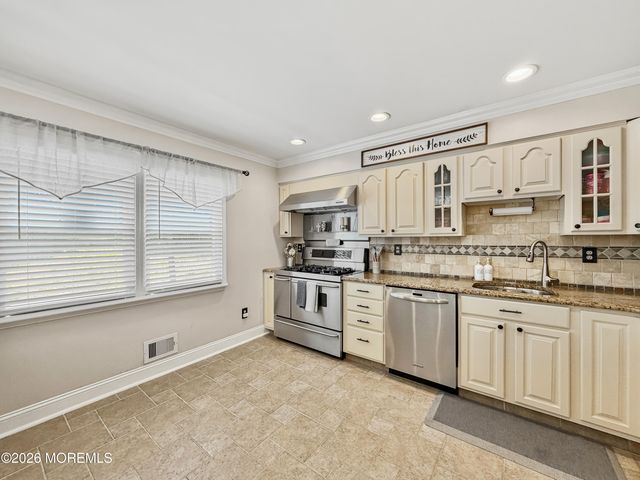 58 Carriage Lane, Englishtown, NJ 07726