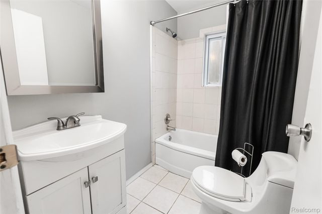 29510 John J Street, Roseville, MI 48066