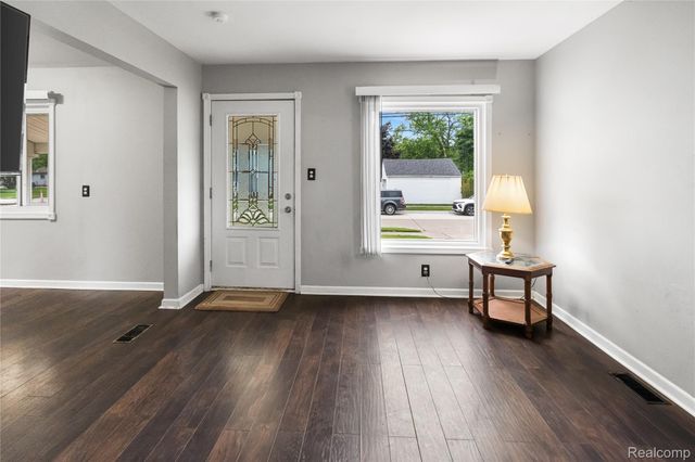 29510 John J Street, Roseville, MI 48066
