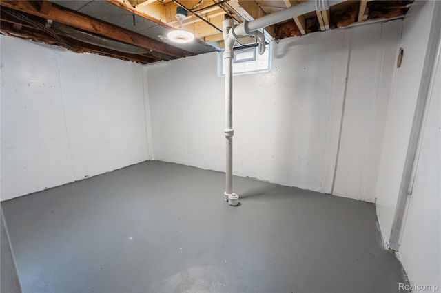 29510 John J Street, Roseville, MI 48066
