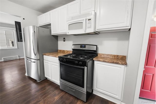 29510 John J Street, Roseville, MI 48066