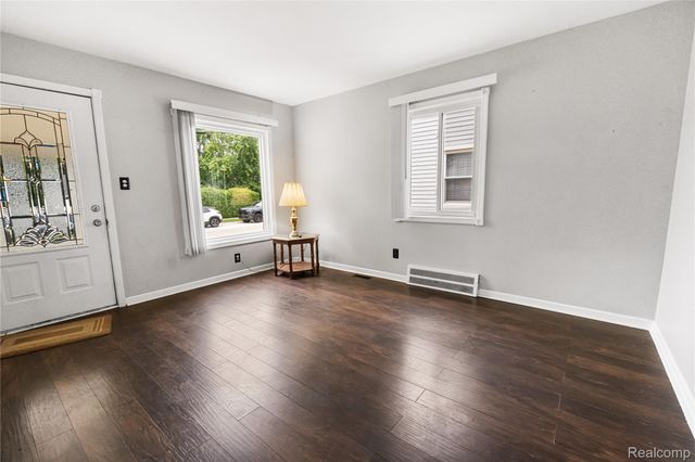 29510 John J Street, Roseville, MI 48066