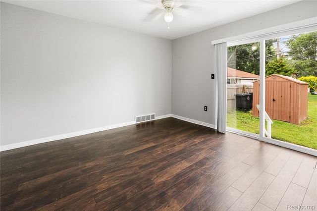 29510 John J Street, Roseville, MI 48066