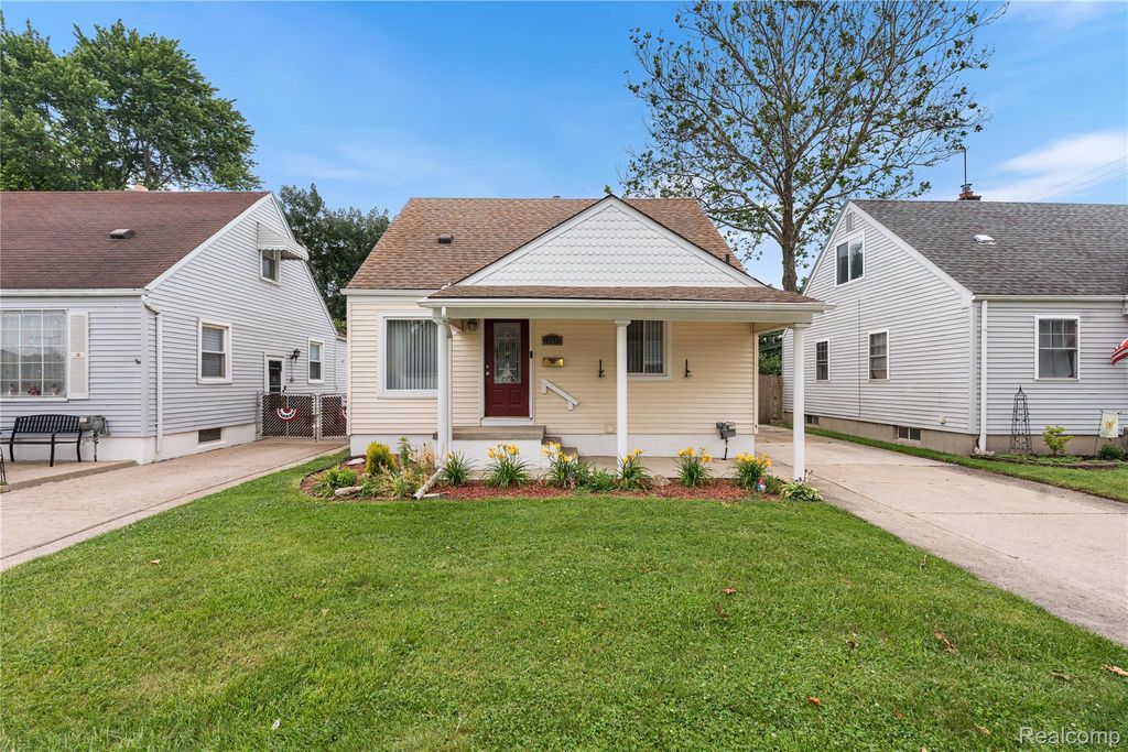 29510 John J Street, Roseville, MI 48066
