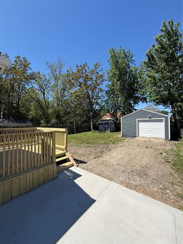 1820 E 25th Street, Des Moines, IA 50317