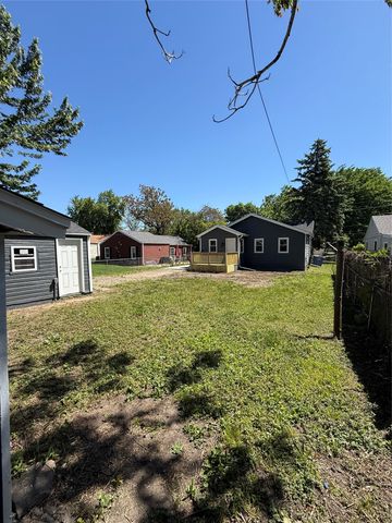 1820 E 25th Street, Des Moines, IA 50317