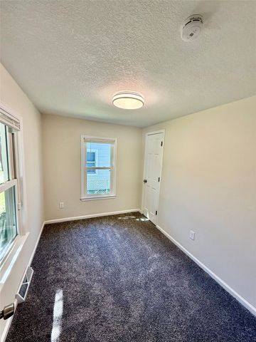 1820 E 25th Street, Des Moines, IA 50317