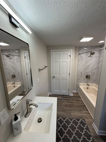 1820 E 25th Street, Des Moines, IA 50317