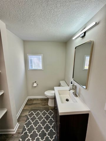 1820 E 25th Street, Des Moines, IA 50317