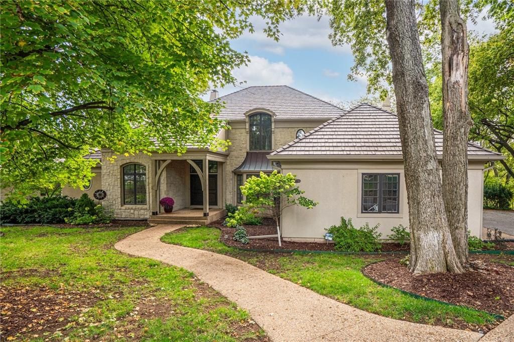 204 Fall Creek Road, Lawrence, KS 66049