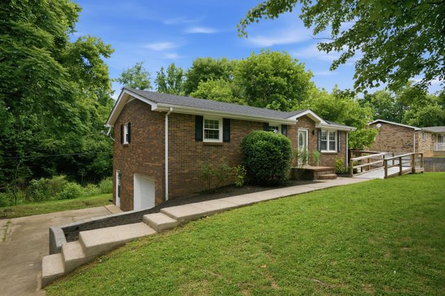 1151 Chestnut Dr, Burns, TN 37029
