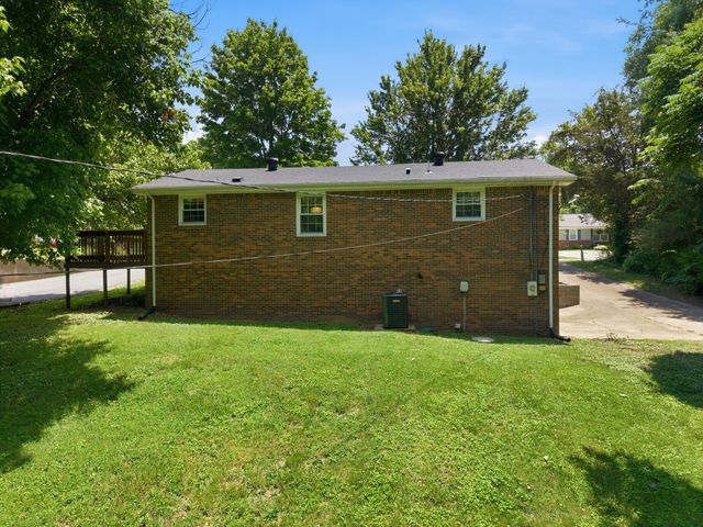 1151 Chestnut Dr, Burns, TN 37029