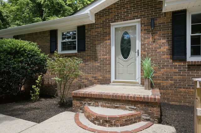 1151 Chestnut Dr, Burns, TN 37029