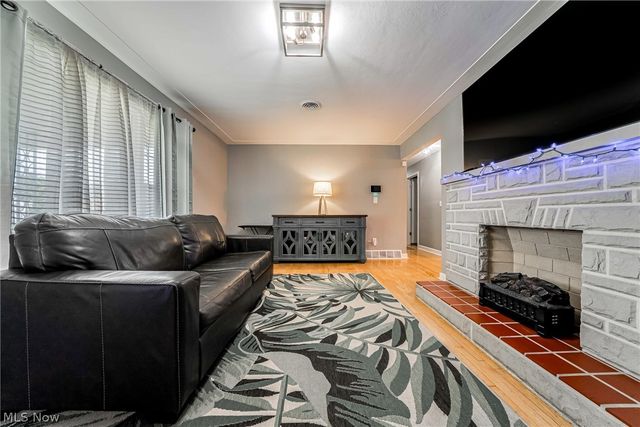 2502 E 35th Street, Lorain, OH 44055