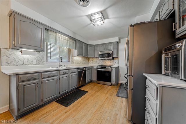 2502 E 35th Street, Lorain, OH 44055