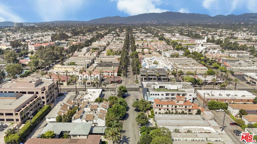 Image 8 of property listing at 1224 9th Street, Santa Monica, CA 90401