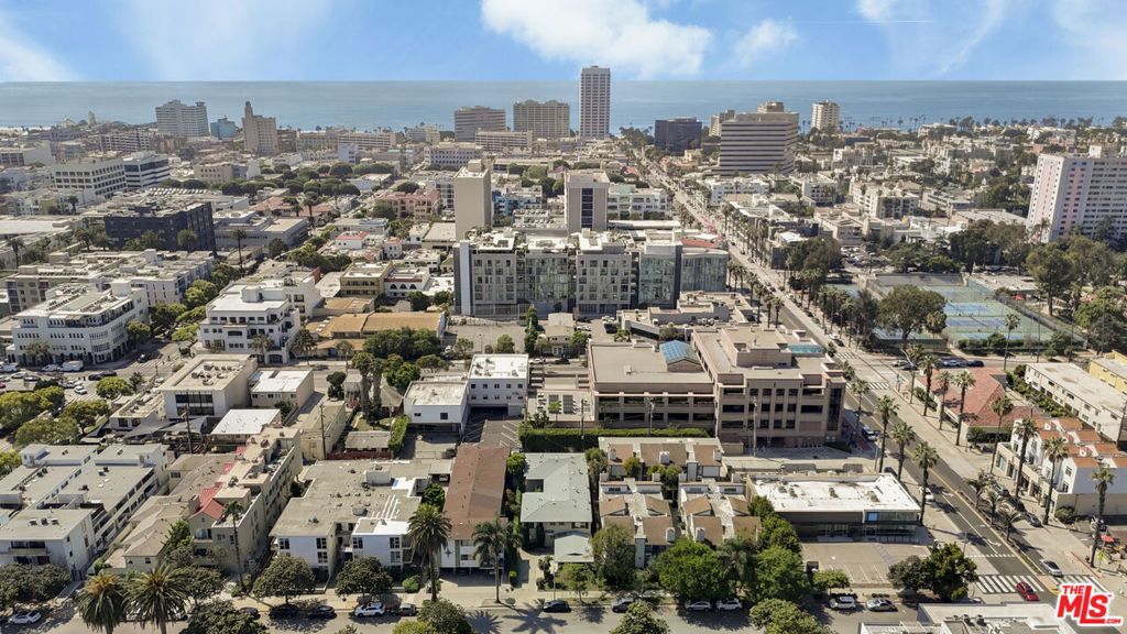 Image 9 of property listing at 1224 9th Street, Santa Monica, CA 90401