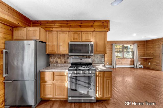 7649 Main Street, Brooks Twp, MI 49337