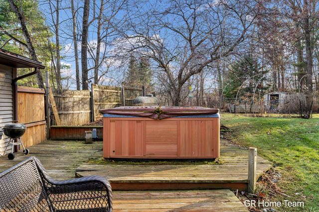 7649 Main Street, Brooks Twp, MI 49337