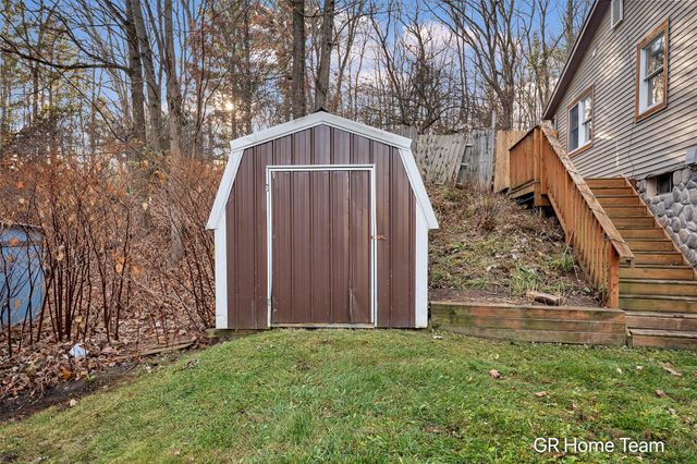 7649 Main Street, Brooks Twp, MI 49337