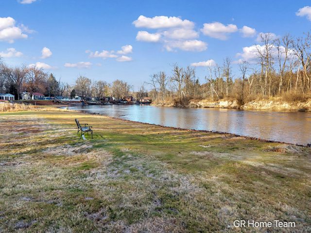 7649 Main Street, Brooks Twp, MI 49337