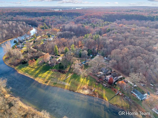 7649 Main Street, Brooks Twp, MI 49337