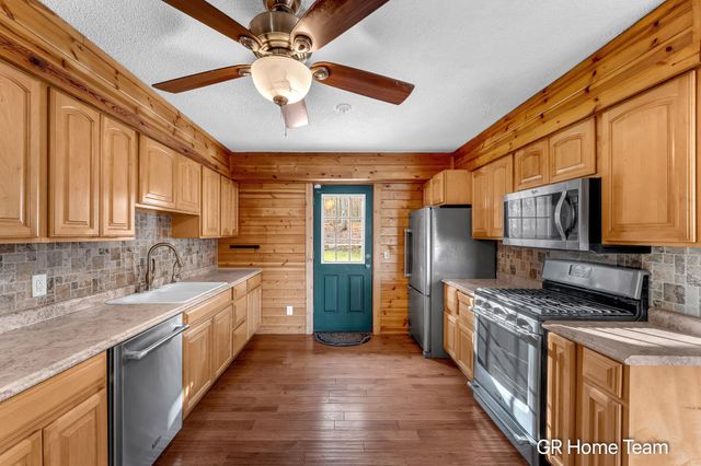 7649 Main Street, Brooks Twp, MI 49337