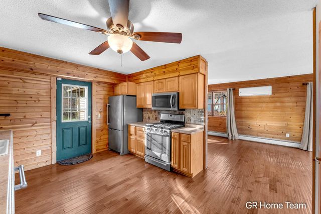 7649 Main Street, Brooks Twp, MI 49337