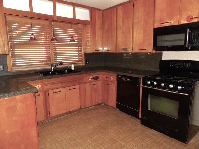 3160 N SAINT CLAIR ST, Wichita, KS 67204