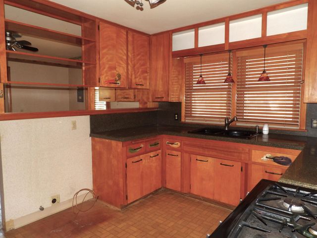 3160 N SAINT CLAIR ST, Wichita, KS 67204