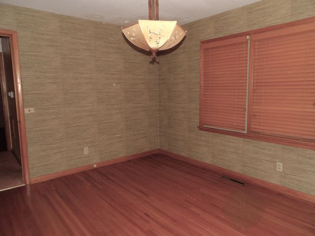 3160 N SAINT CLAIR ST, Wichita, KS 67204