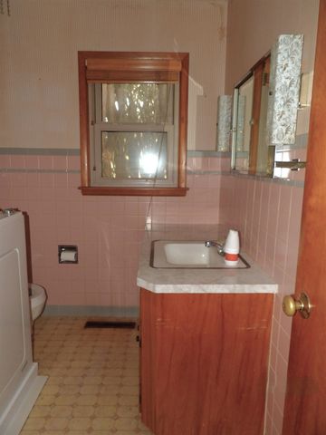 3160 N SAINT CLAIR ST, Wichita, KS 67204