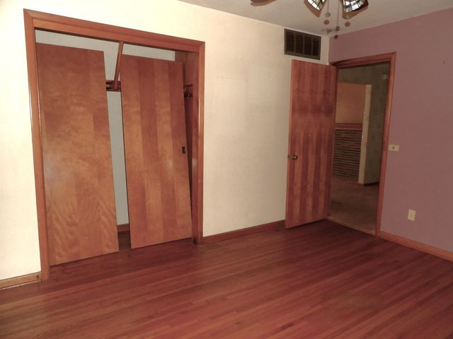 3160 N SAINT CLAIR ST, Wichita, KS 67204