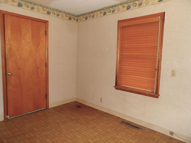 3160 N SAINT CLAIR ST, Wichita, KS 67204