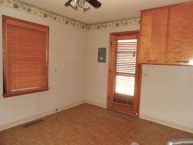 3160 N SAINT CLAIR ST, Wichita, KS 67204