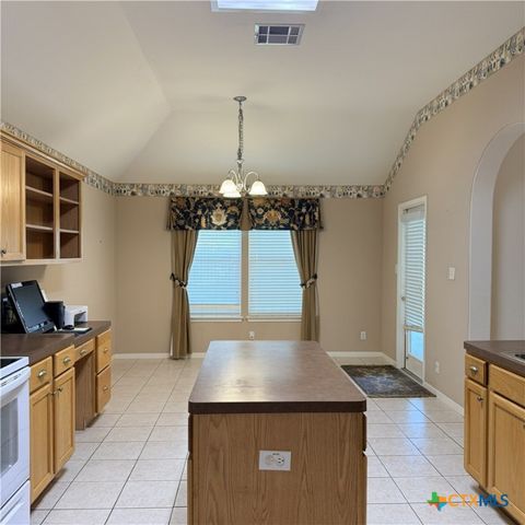 101 Appaloosa Court, Victoria, TX 77904