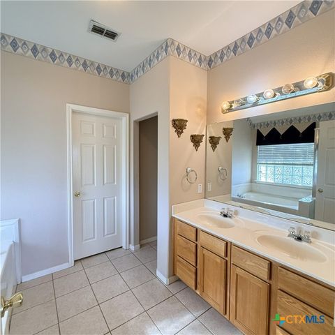 101 Appaloosa Court, Victoria, TX 77904