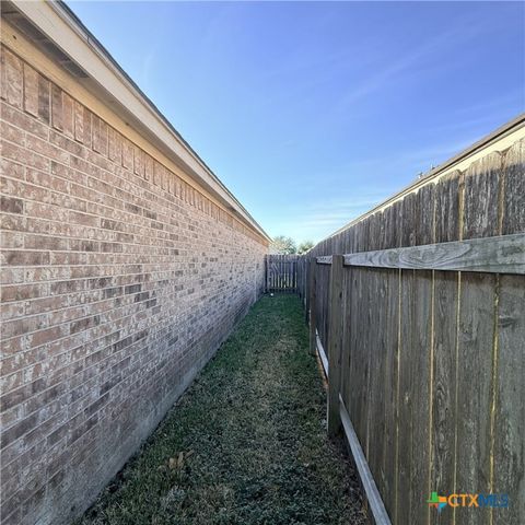 101 Appaloosa Court, Victoria, TX 77904