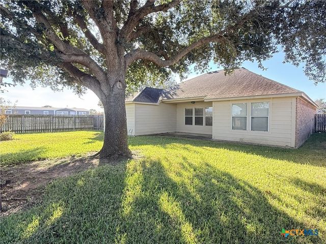 101 Appaloosa Court, Victoria, TX 77904