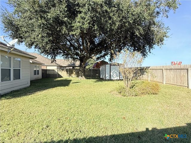 101 Appaloosa Court, Victoria, TX 77904