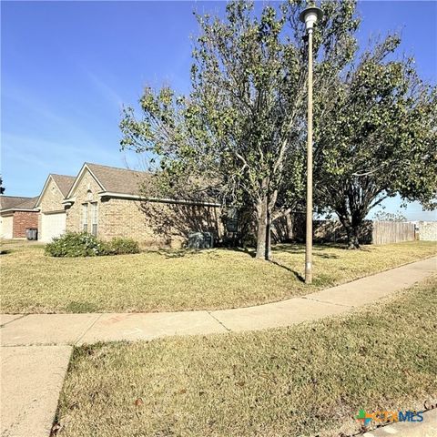 101 Appaloosa Court, Victoria, TX 77904