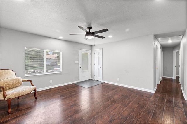 703 W 28th Street N, Independence, MO 64050