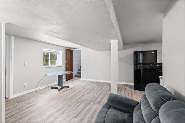 703 W 28th Street N, Independence, MO 64050