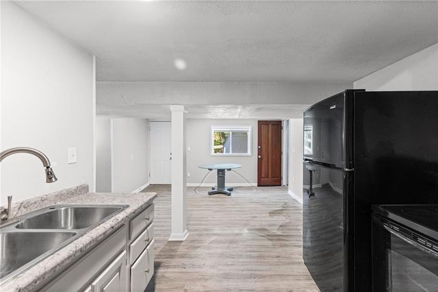 703 W 28th Street N, Independence, MO 64050