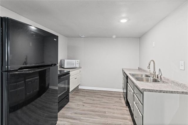 703 W 28th Street N, Independence, MO 64050