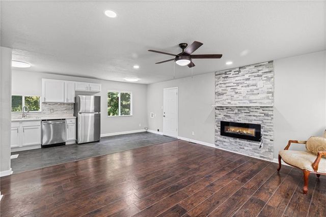 703 W 28th Street N, Independence, MO 64050