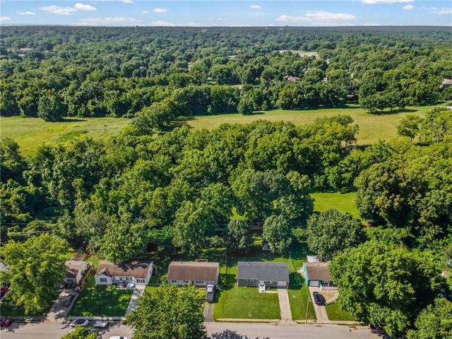 703 W 28th Street N, Independence, MO 64050