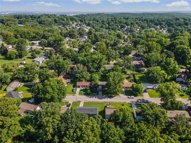 703 W 28th Street N, Independence, MO 64050