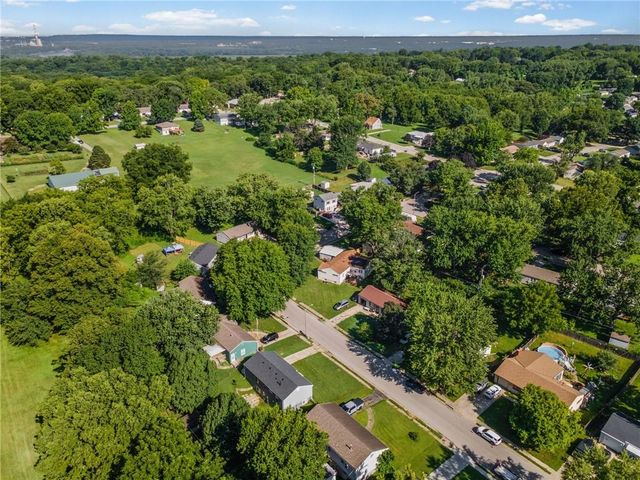 703 W 28th Street N, Independence, MO 64050