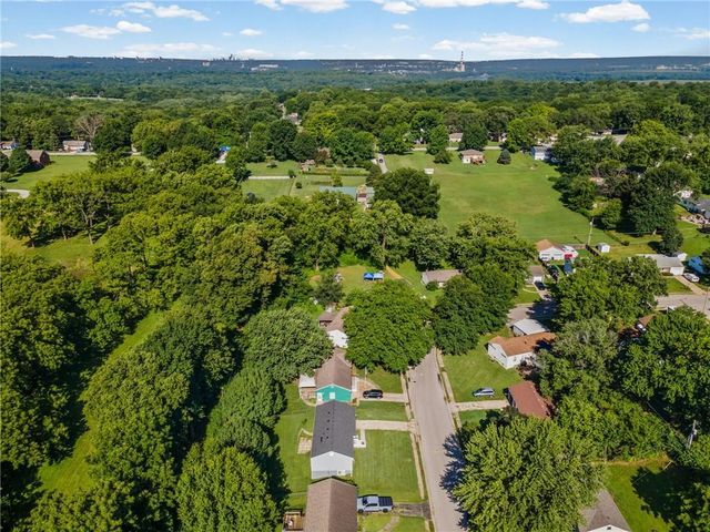 703 W 28th Street N, Independence, MO 64050